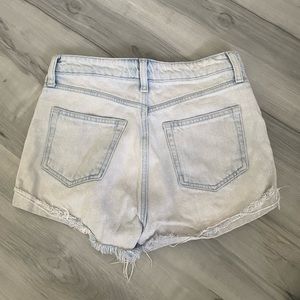 H&M light wash denim shorts. Size 4 US